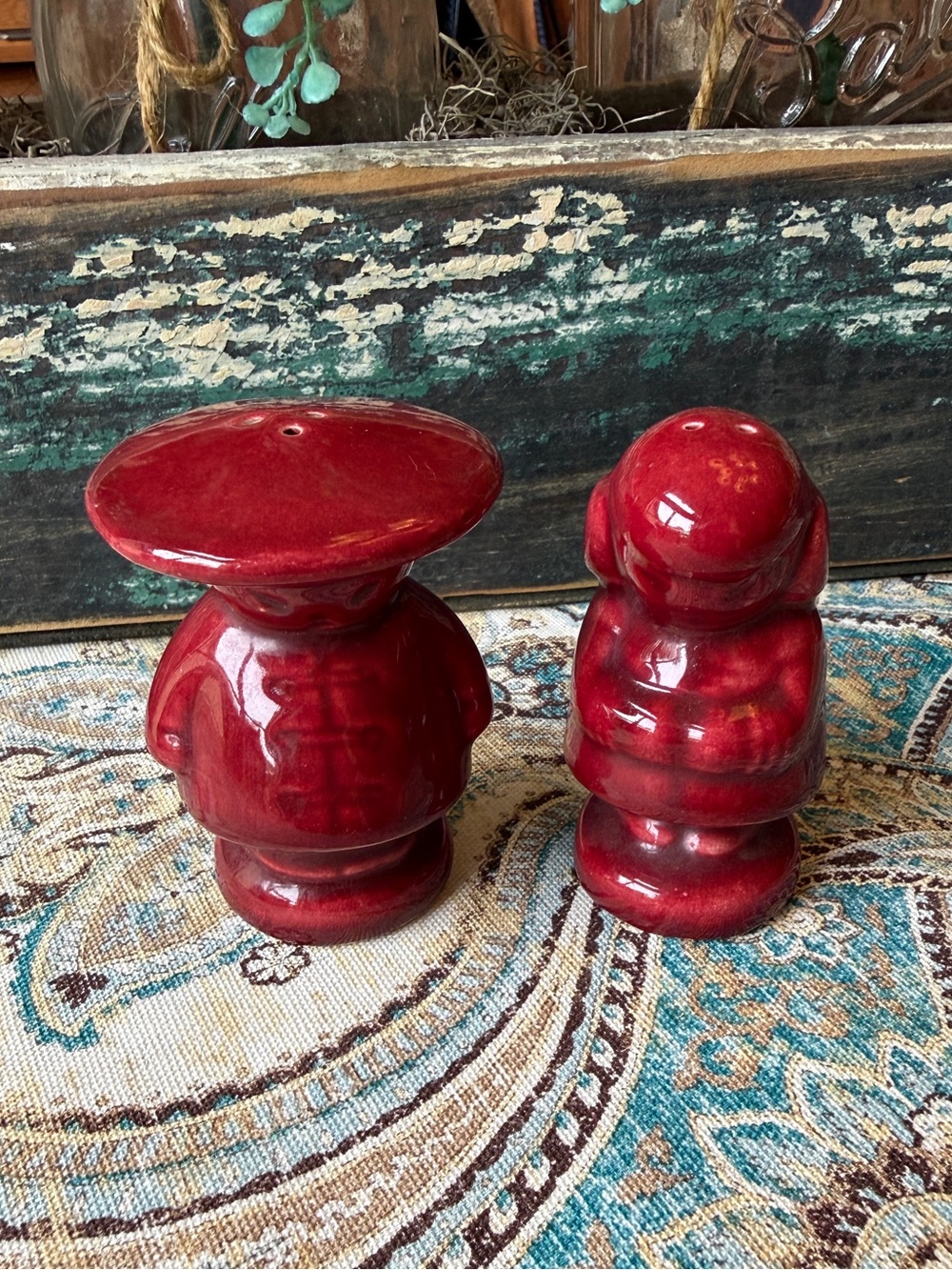 Red Asian Figurine Salt Pepper Shakers Ceramic Glaze Pair Japan Vintage